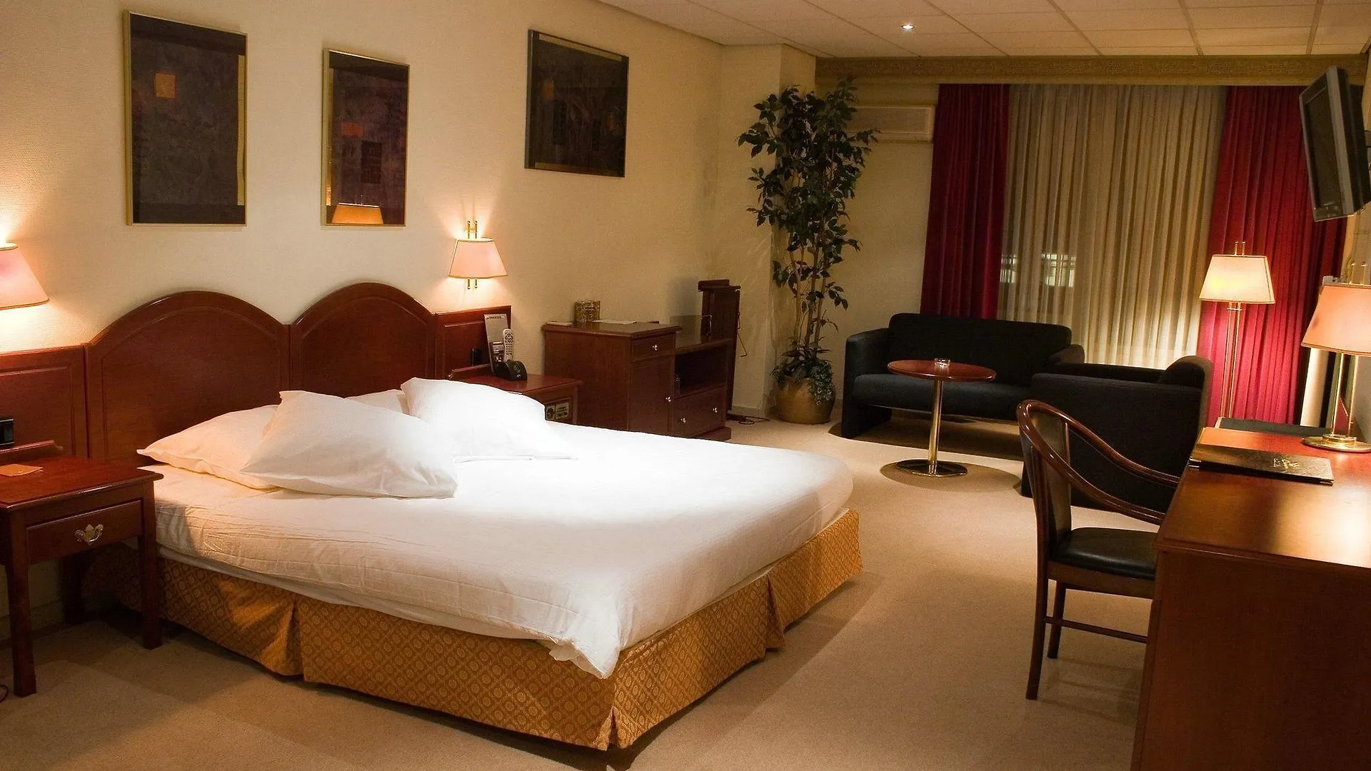 Crown Inn Eindhoven Hotel