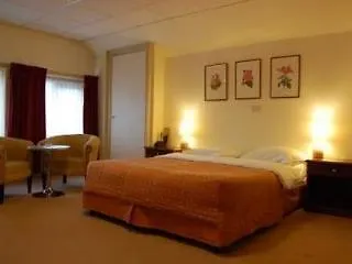 Crown Inn Eindhoven 3*,