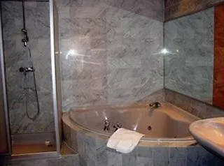 Crown Inn Eindhoven 3*,